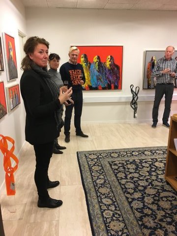 Lone Vlcker holder tale ved ferniseringen hos KonceptQ, Lemvig